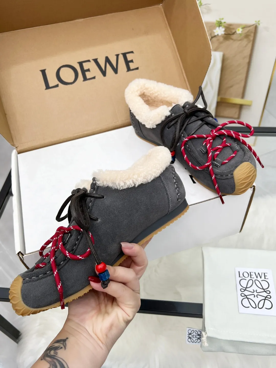 👟👟Ex-factory price 480👟👟 2025 autumn and winter Maoli new model, the same style as Wang Yibo! Kangaroo shoes, couple style Loewe Ballet Runner 2.0 sneakers, moral training shoes, new color matching retro series running shoes, standard size: 35–40